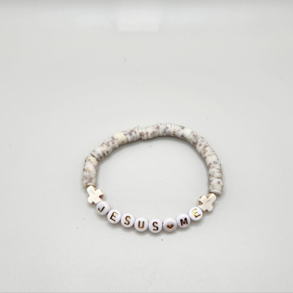 Jesus loves‎ me bracelet